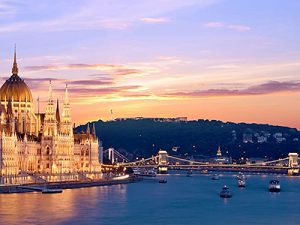 Danube river cruise and Budapest sightseeing
